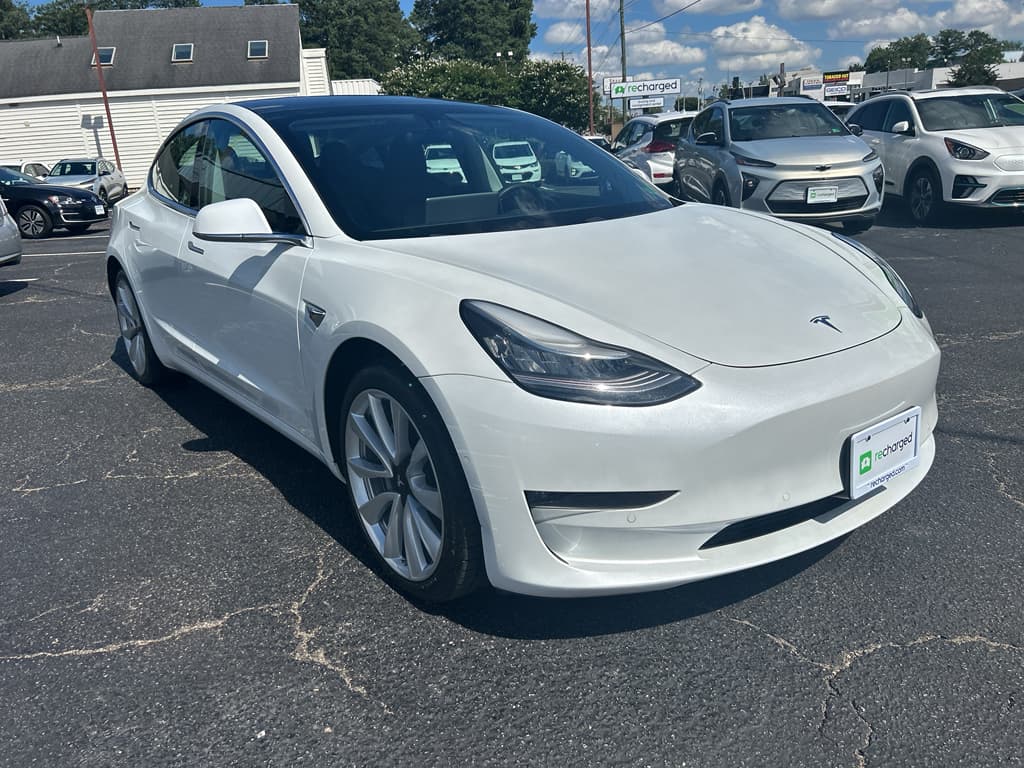 2020 Tesla Model 3 view 4