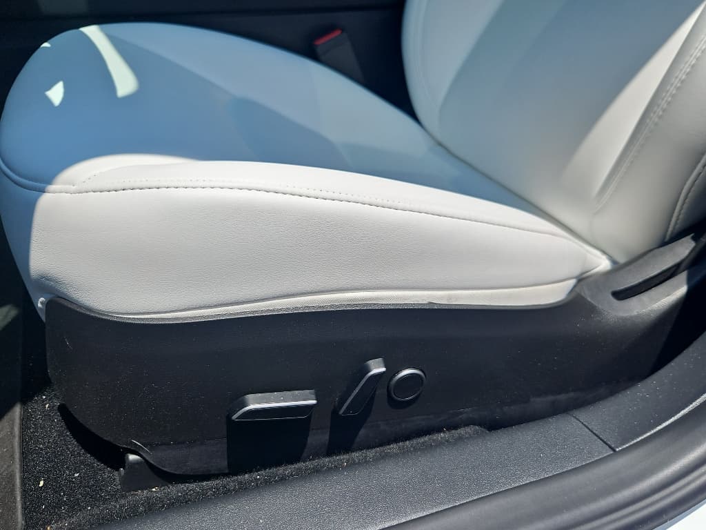 2023 Tesla Model 3 view 7