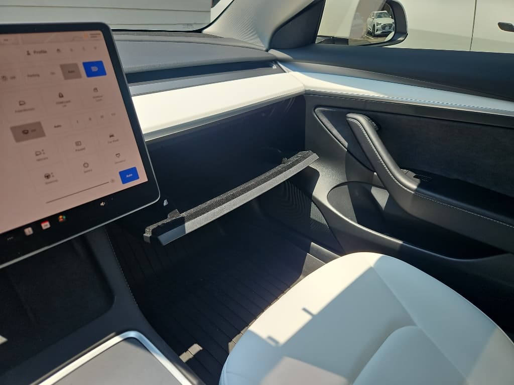 2023 Tesla Model 3 view 15