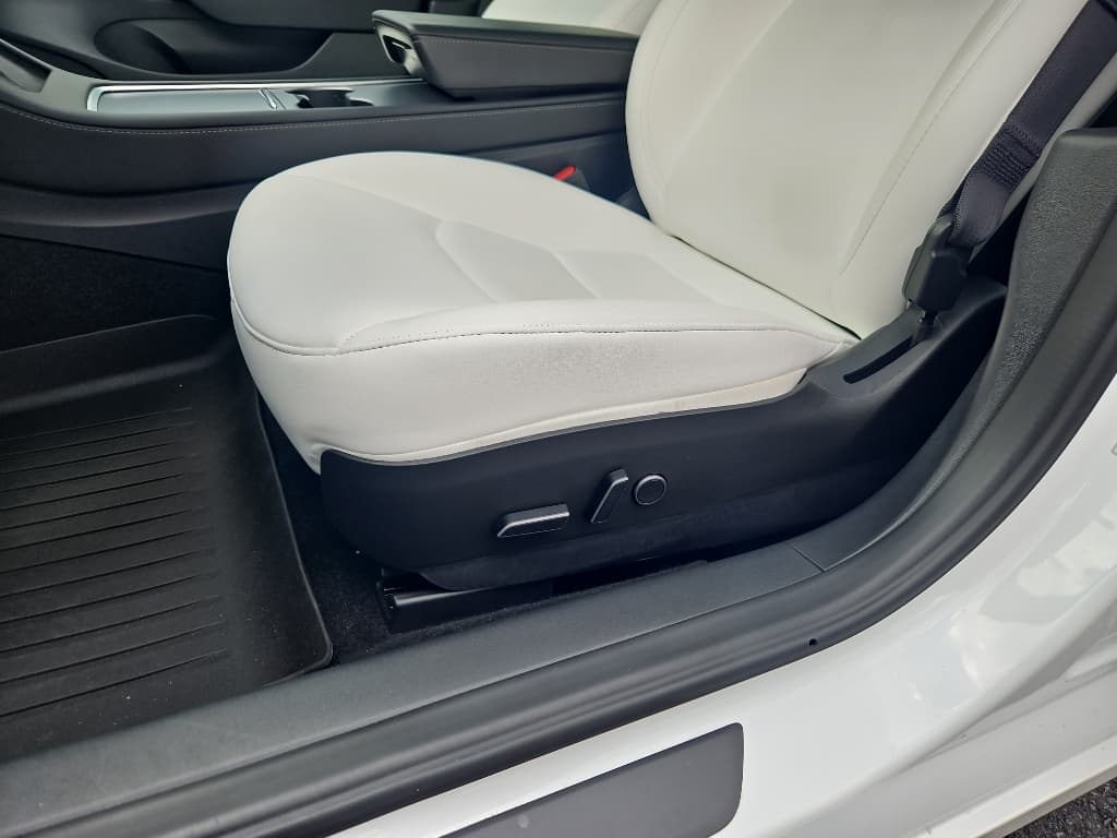 2023 Tesla Model 3 view 7