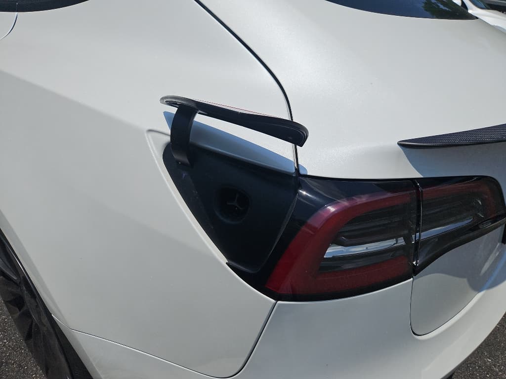 2023 Tesla Model 3 view 5