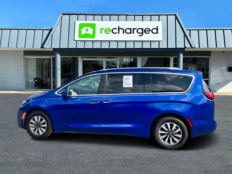 2021 Chrysler Pacifica view 4