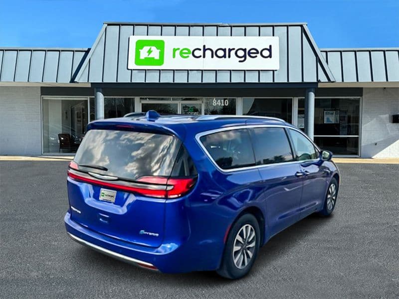 2021 Chrysler Pacifica view 5