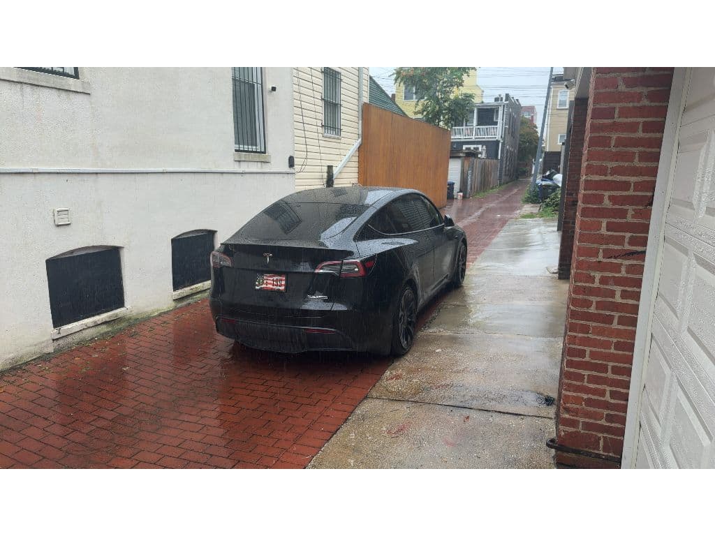 2023 Tesla Model Y view 3