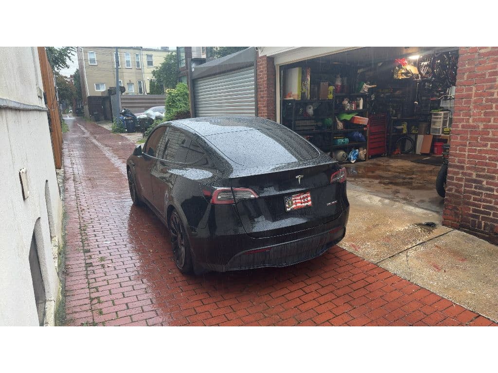 2023 Tesla Model Y view 4