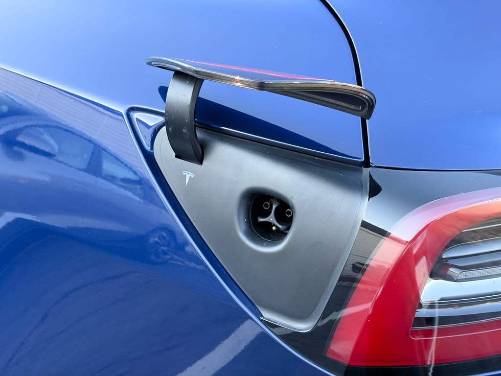 2023 Tesla Model 3 view 5