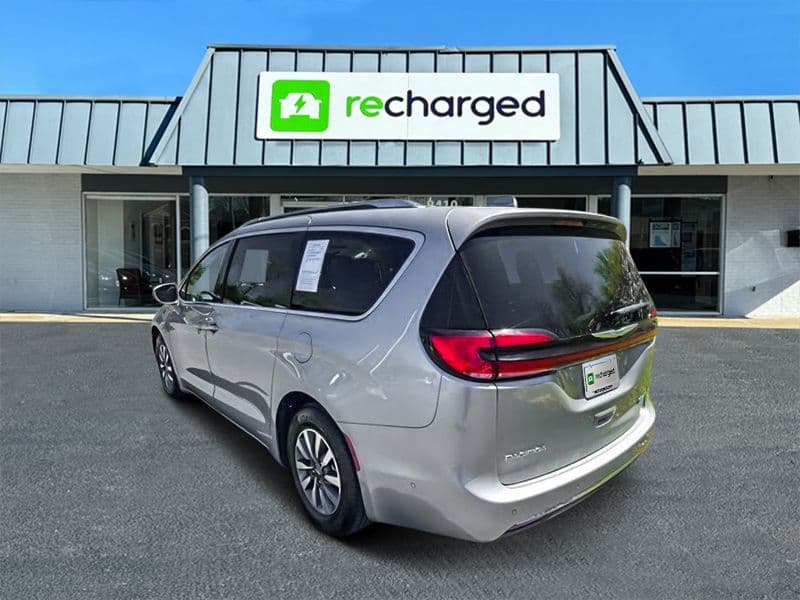 2021 Chrysler Pacifica view 5