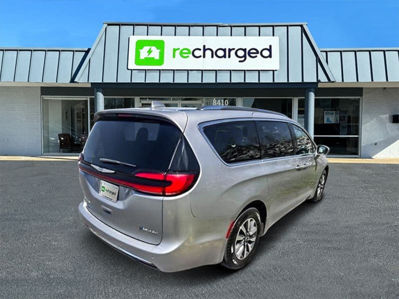 2021 Chrysler Pacifica view 7
