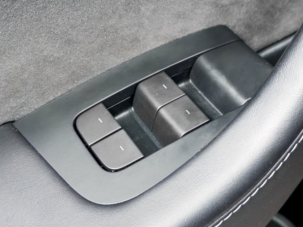 2023 Tesla Model 3 view 7