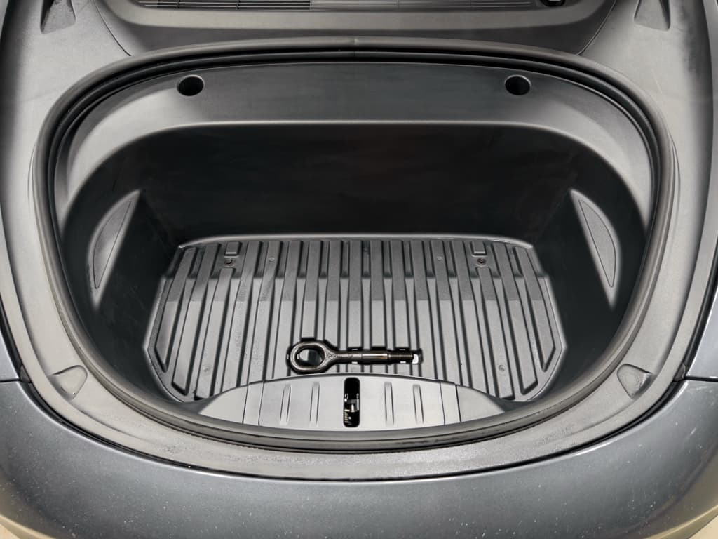 2023 Tesla Model 3 view 25