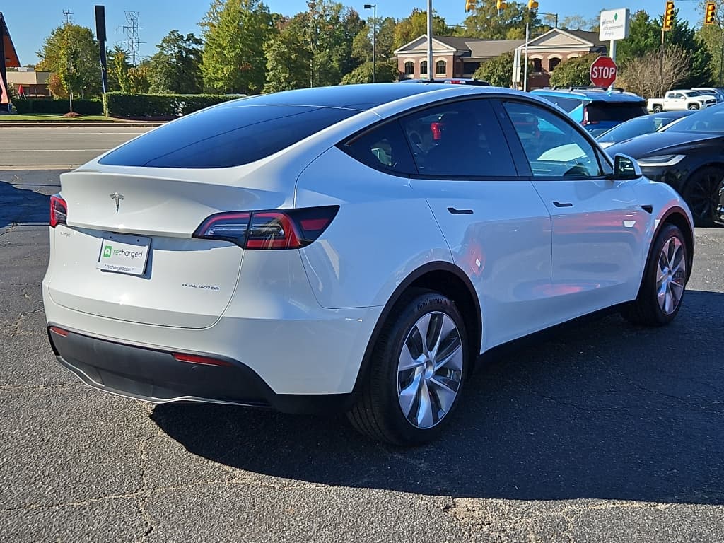 2023 Tesla Model Y view 3