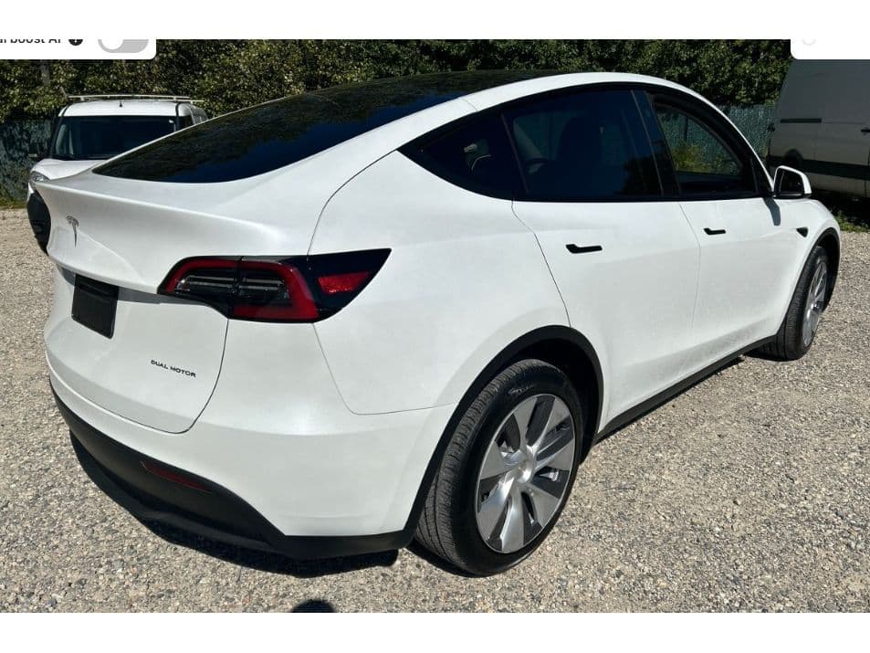 2023 Tesla Model Y view 3