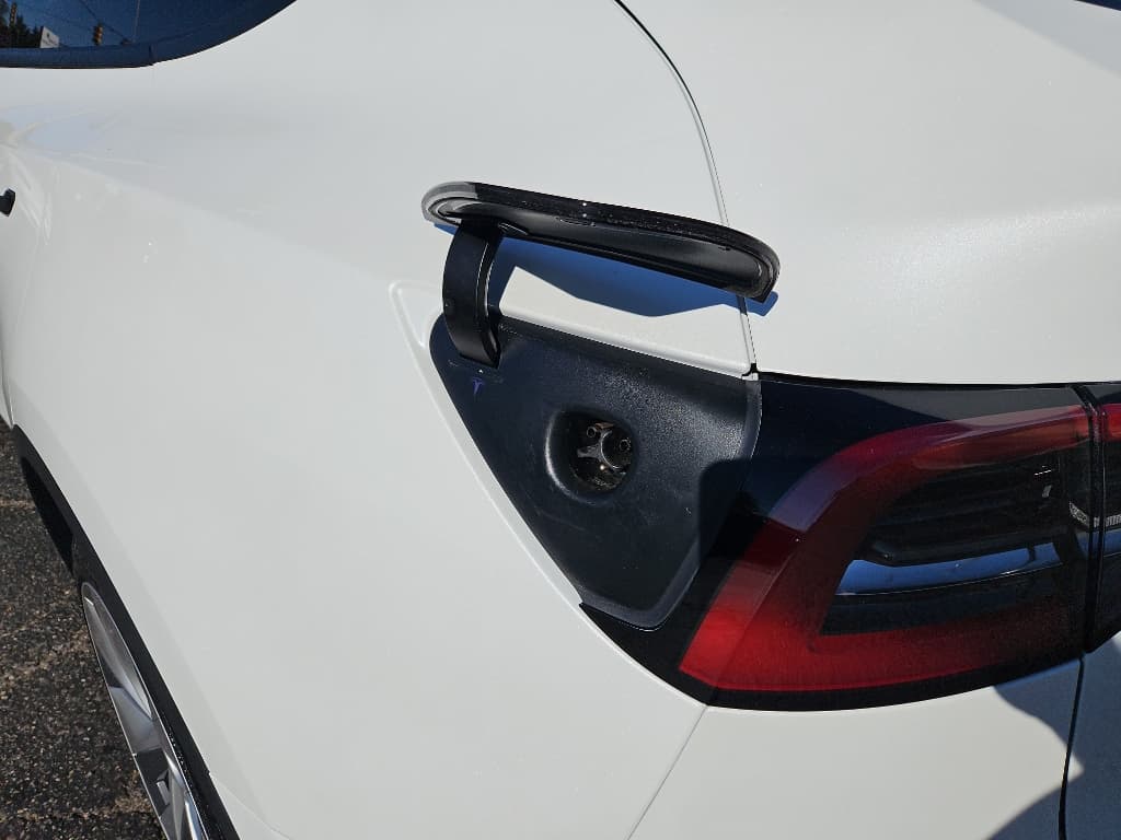 2023 Tesla Model Y view 5