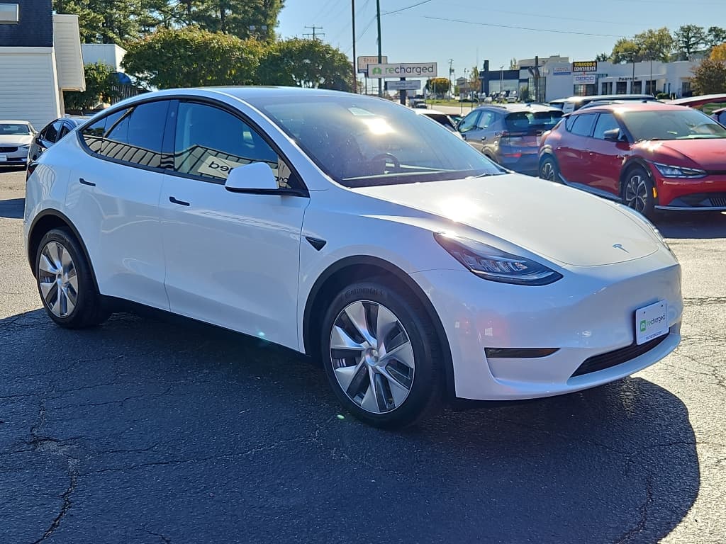 2023 Tesla Model Y view 4