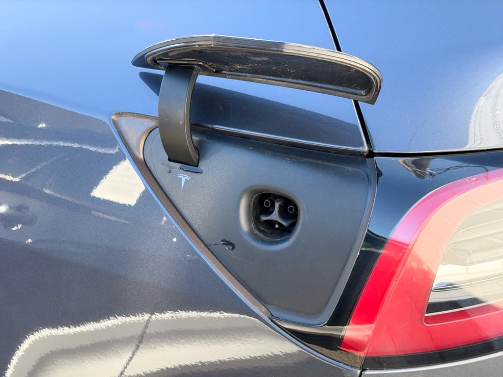 2023 Tesla Model Y view 5