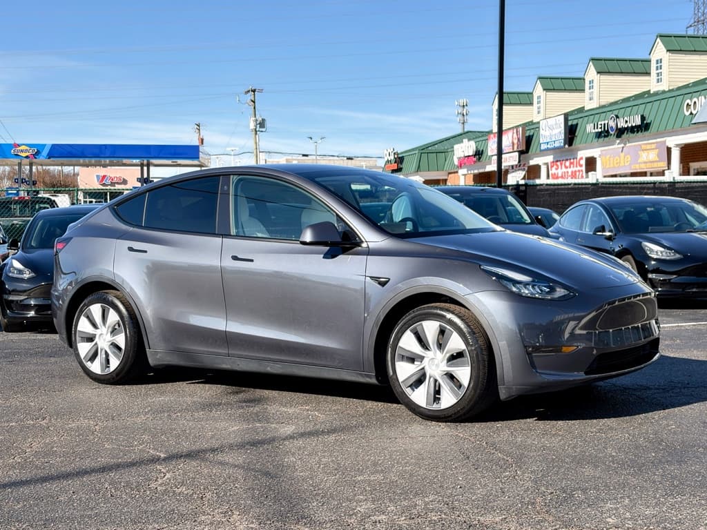 2023 Tesla Model Y view 3
