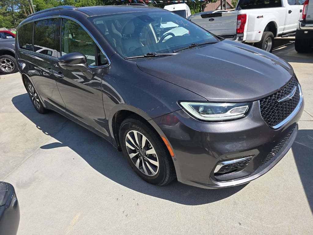 2021 Chrysler Pacifica view 4