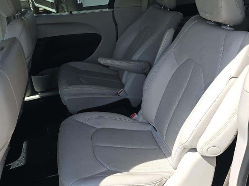 2021 Chrysler Pacifica view 6