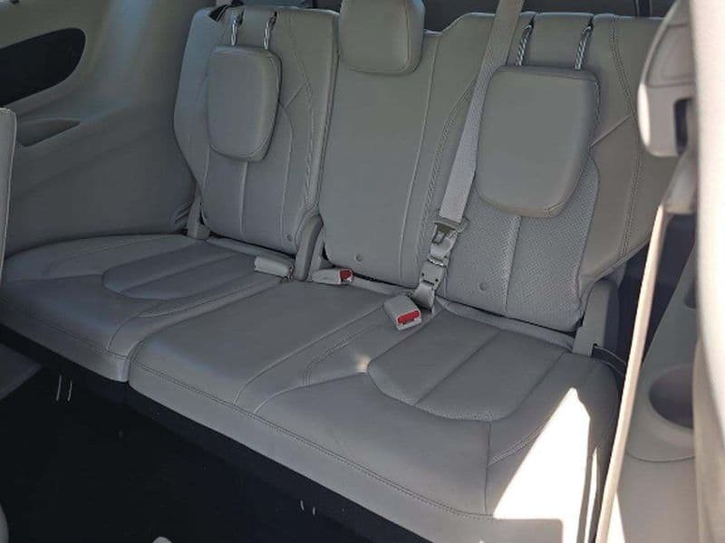 2021 Chrysler Pacifica view 7