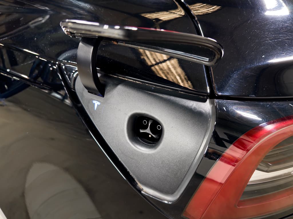 2023 Tesla Model 3 view 5