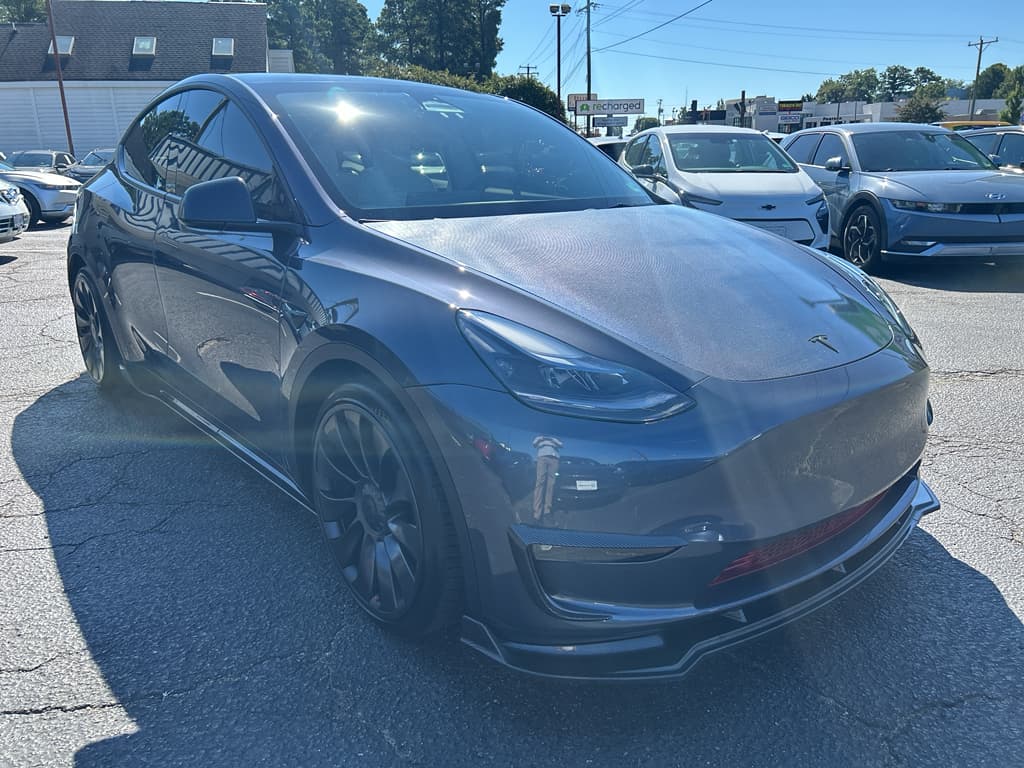 2023 Tesla Model Y view 4