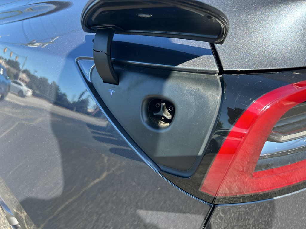 2023 Tesla Model Y view 5