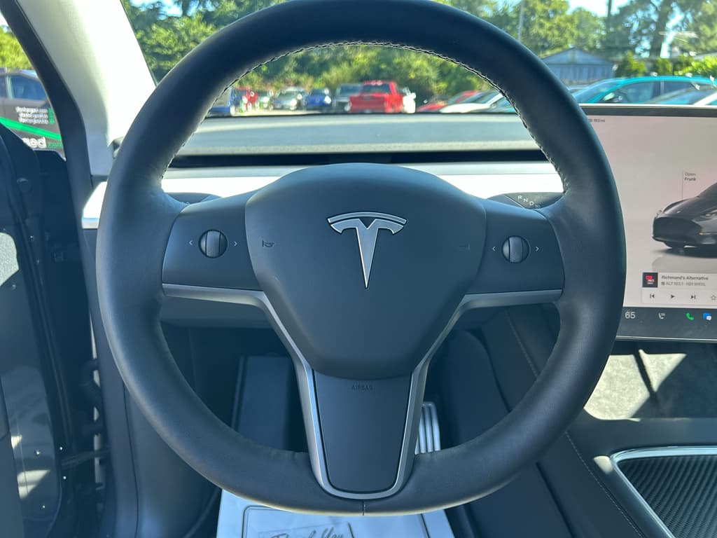 2023 Tesla Model Y view 7