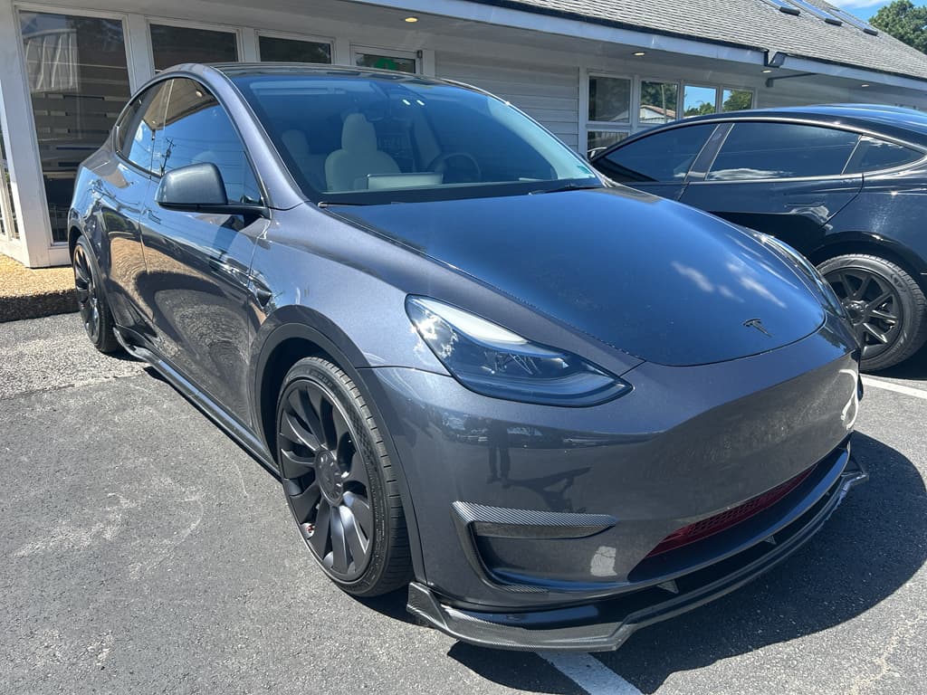 2023 Tesla Model Y view 4