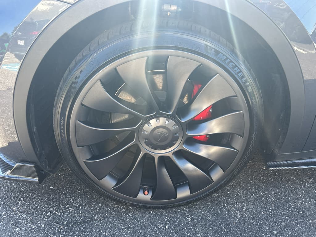 2023 Tesla Model Y view 21
