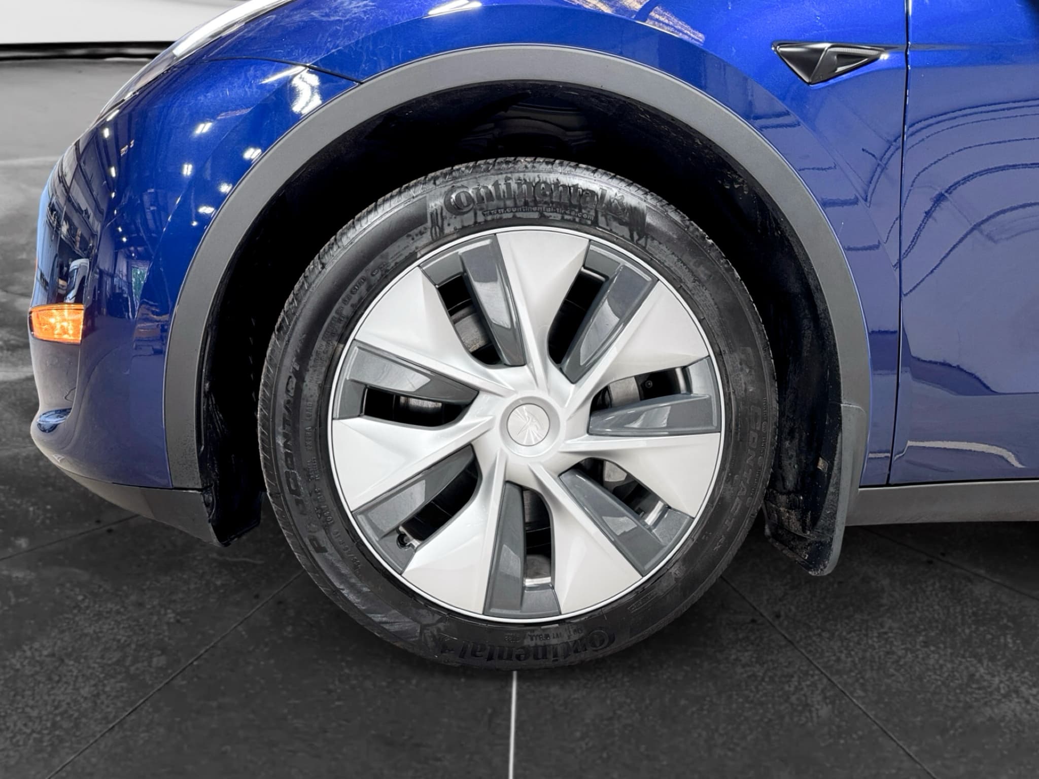 2023 Tesla Model Y view 30