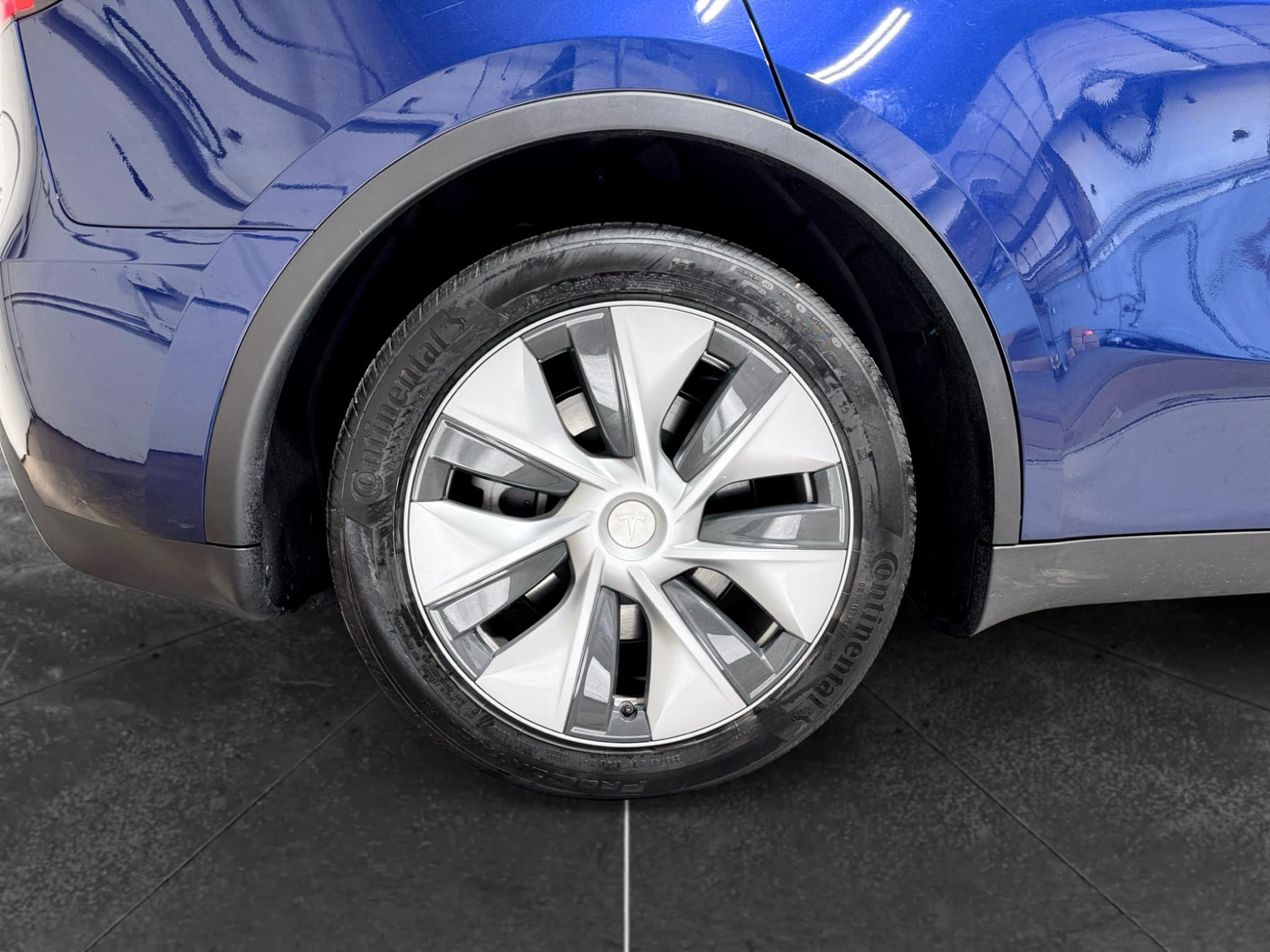 2023 Tesla Model Y view 36