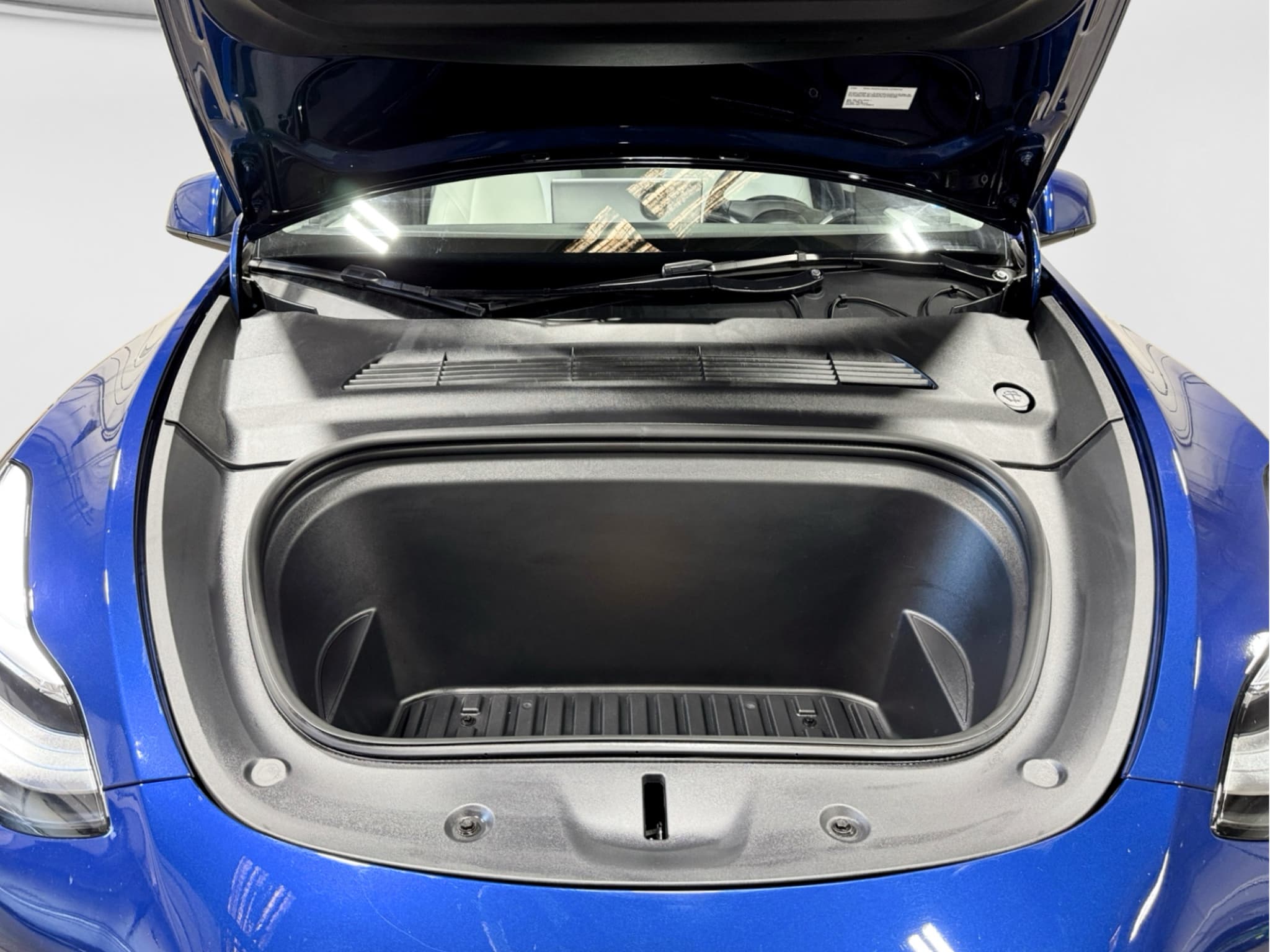 2023 Tesla Model Y view 24