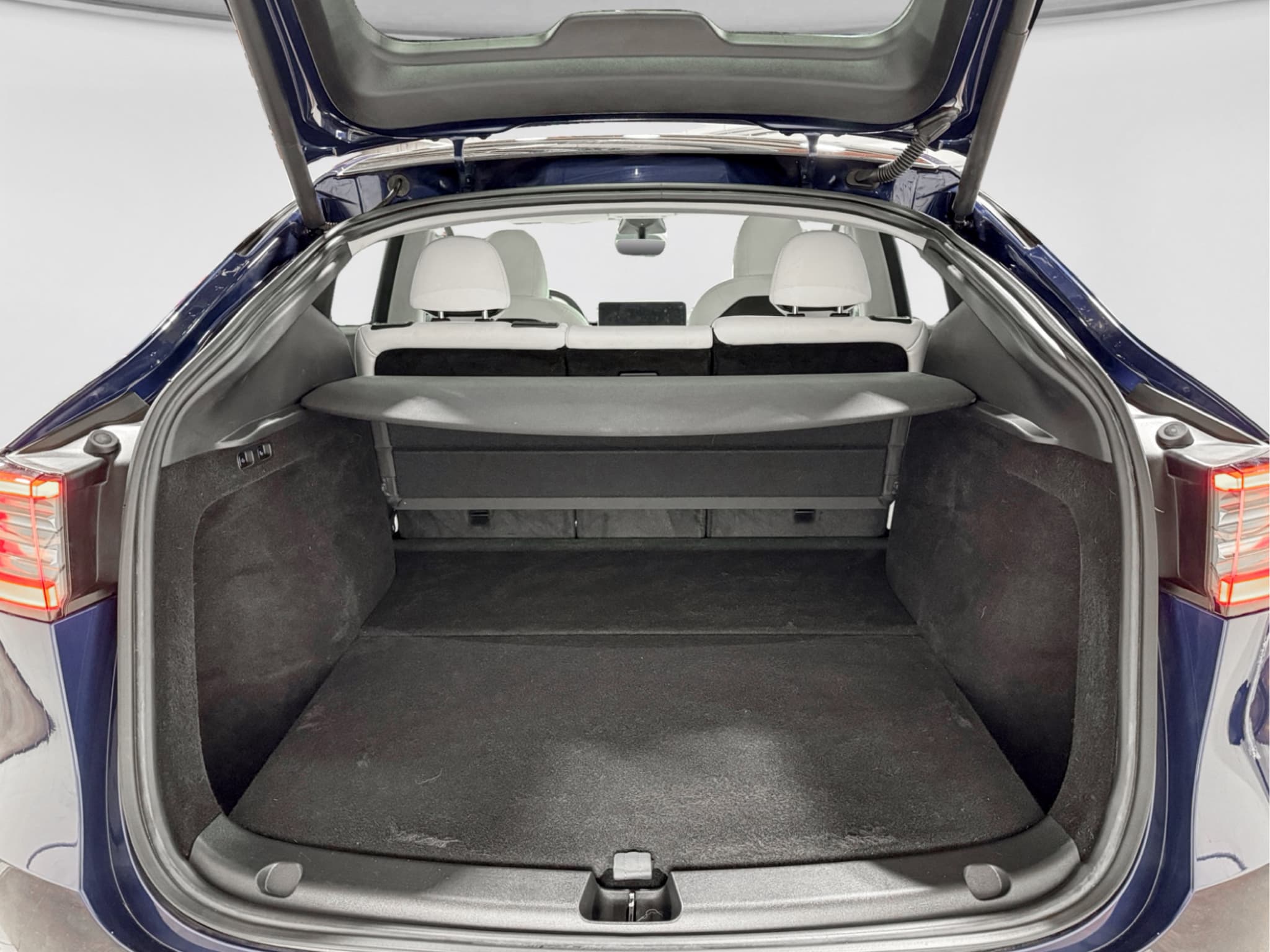 2023 Tesla Model Y view 26