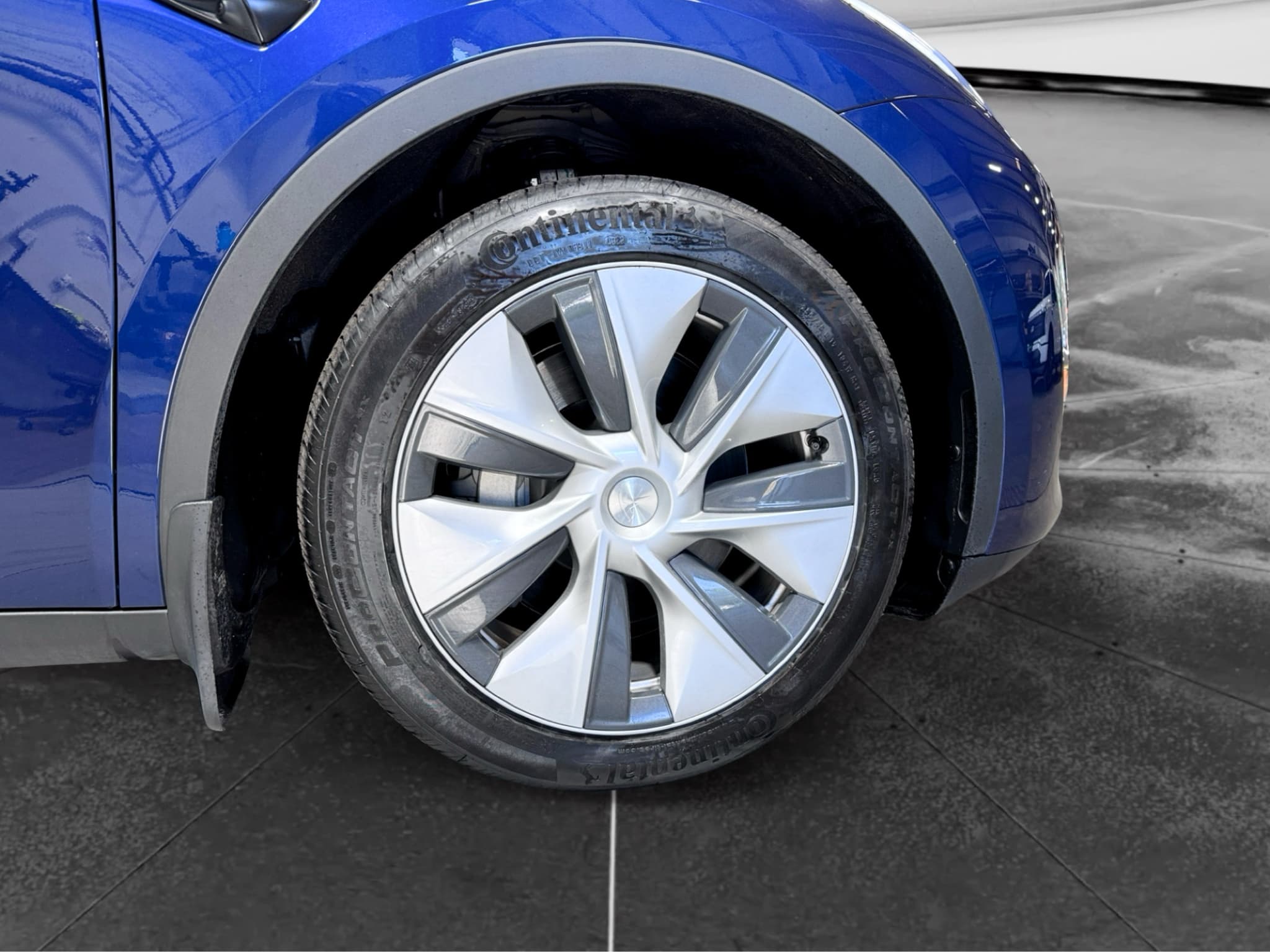 2023 Tesla Model Y view 34
