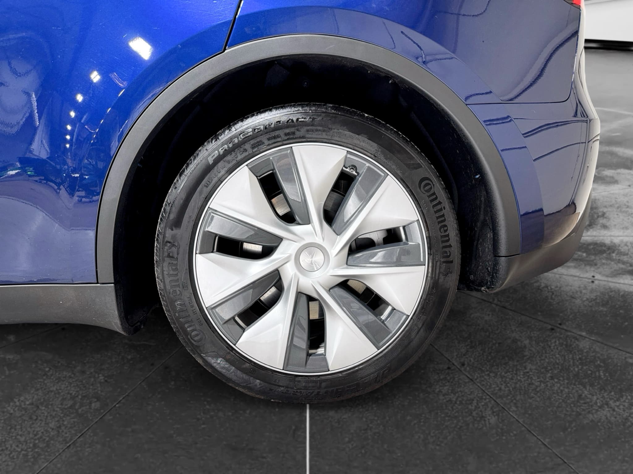 2023 Tesla Model Y view 32