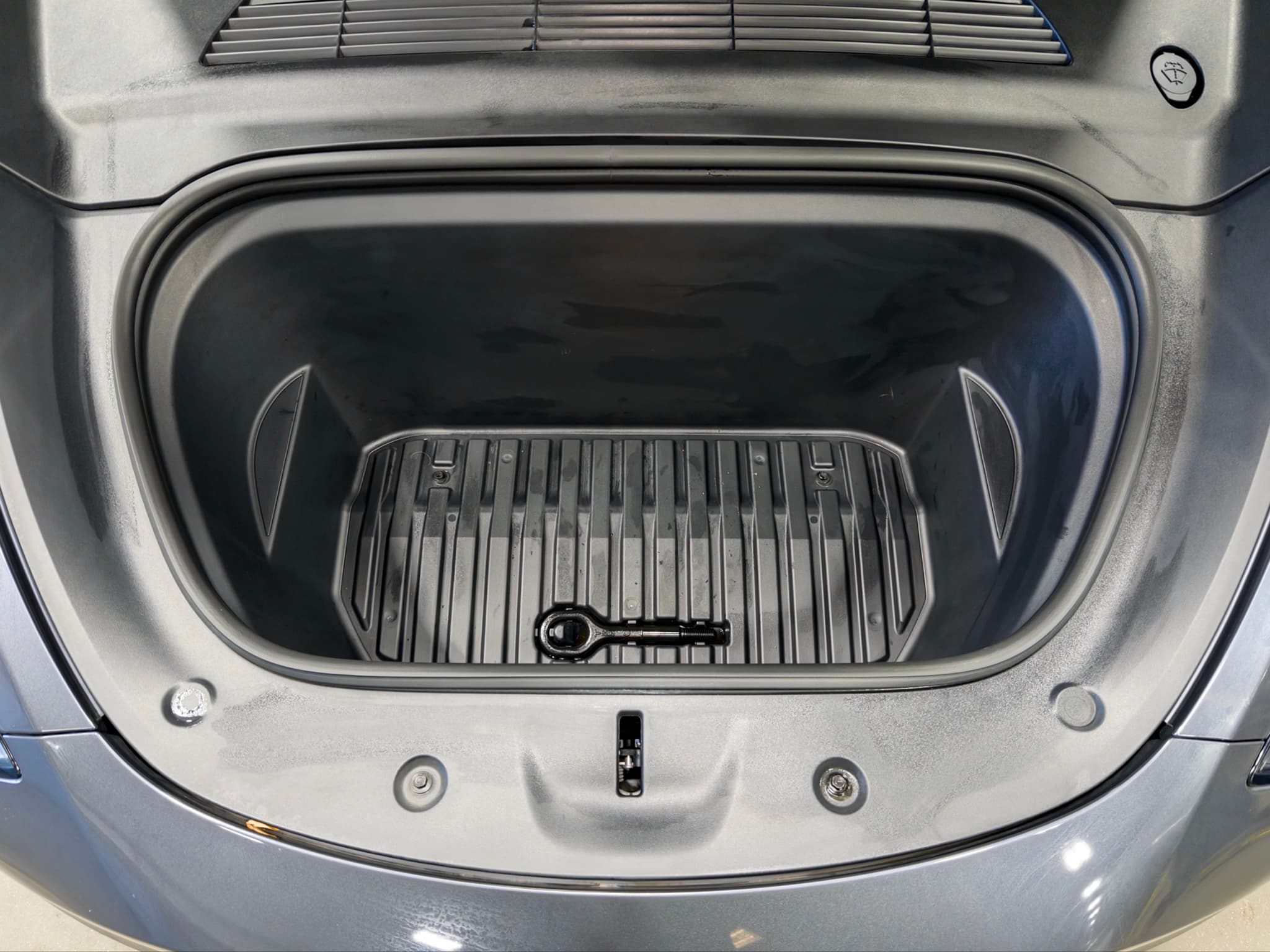 2023 Tesla Model Y view 25