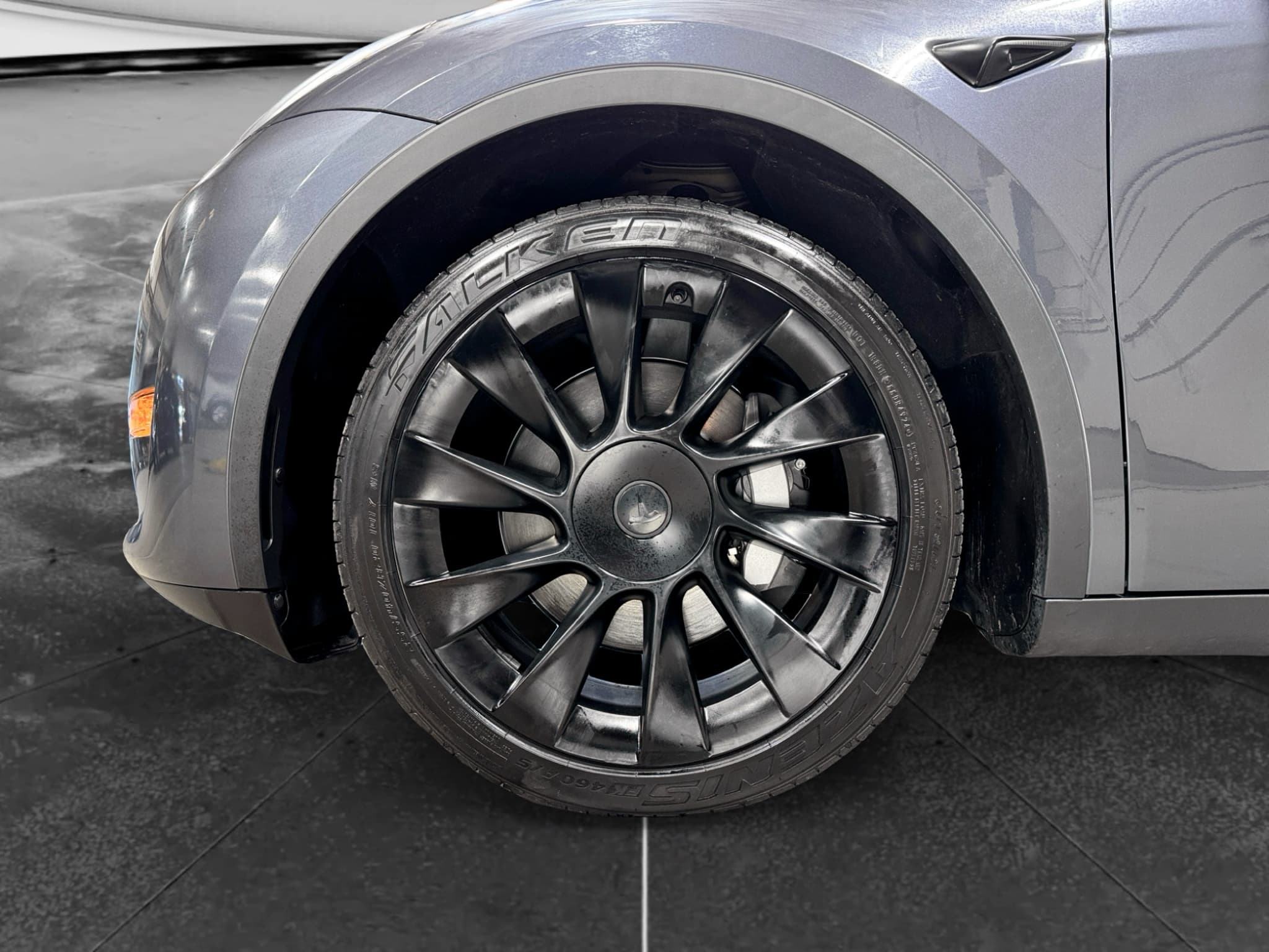 2023 Tesla Model Y view 30
