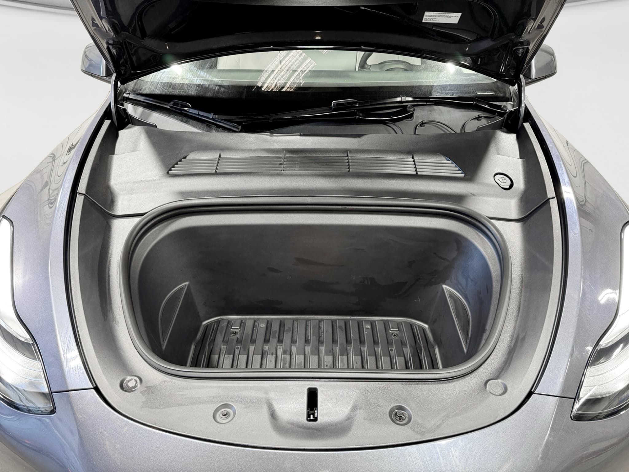 2023 Tesla Model Y view 24
