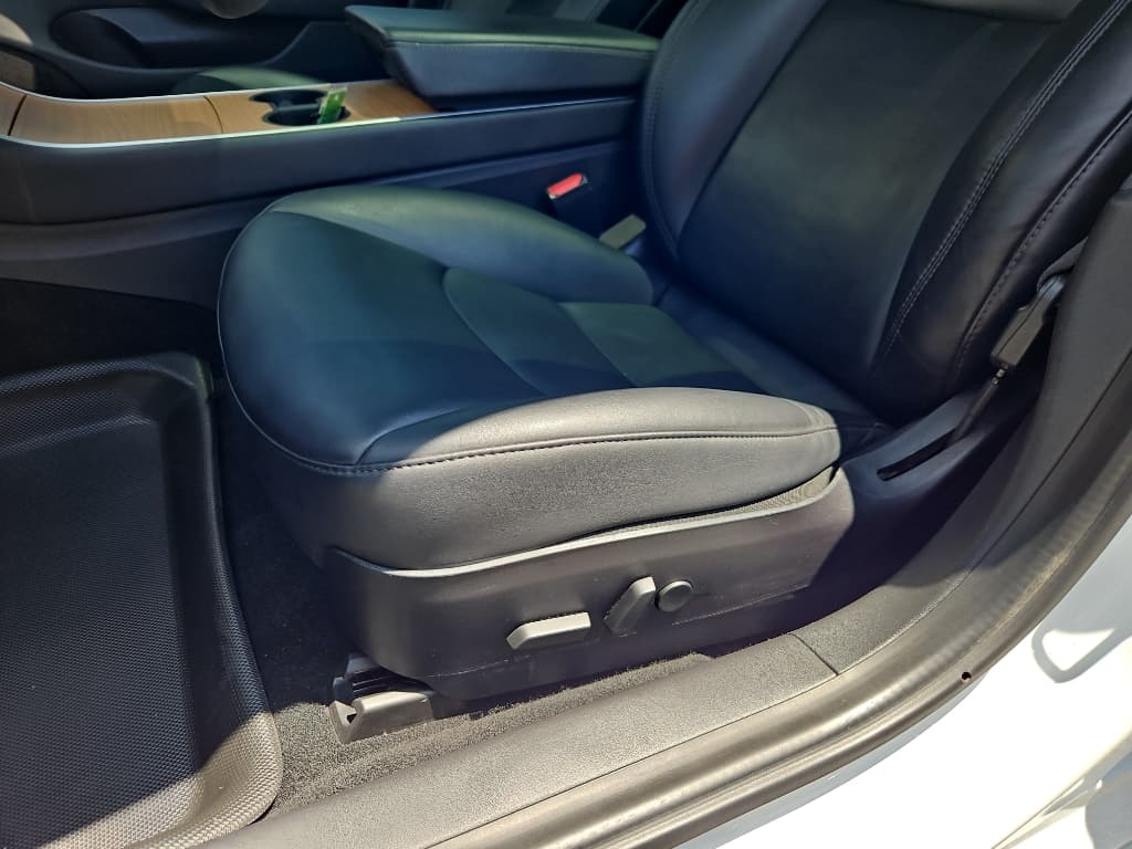 2020 Tesla Model 3 view 7