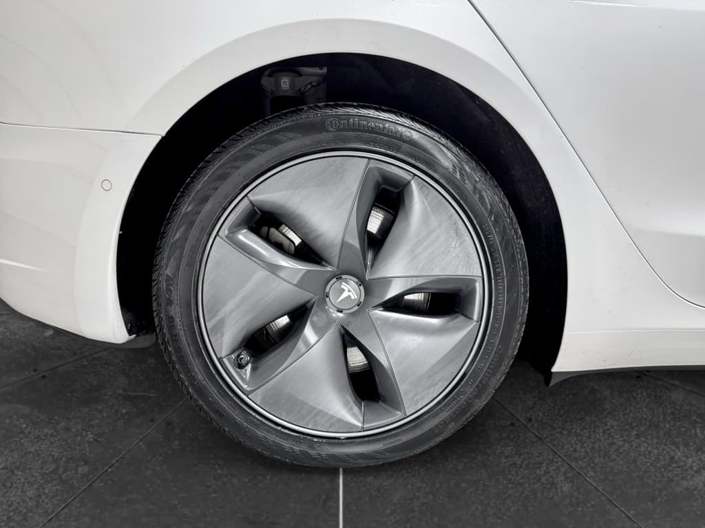 2020 Tesla Model 3 view 35