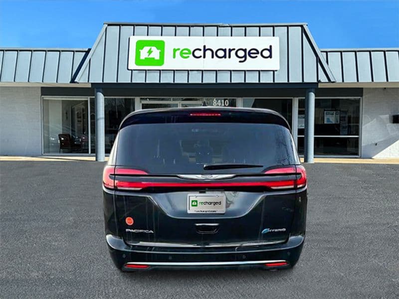 2023 Chrysler Pacifica view 7