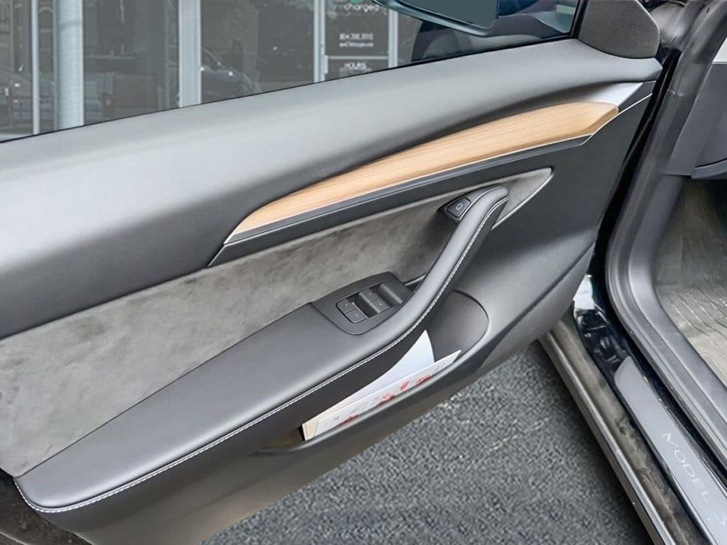 2023 Tesla Model 3 view 4
