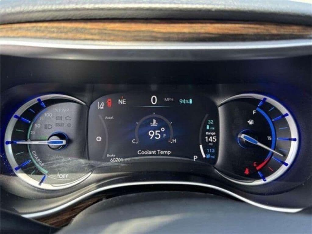 2023 Chrysler Pacifica view 8
