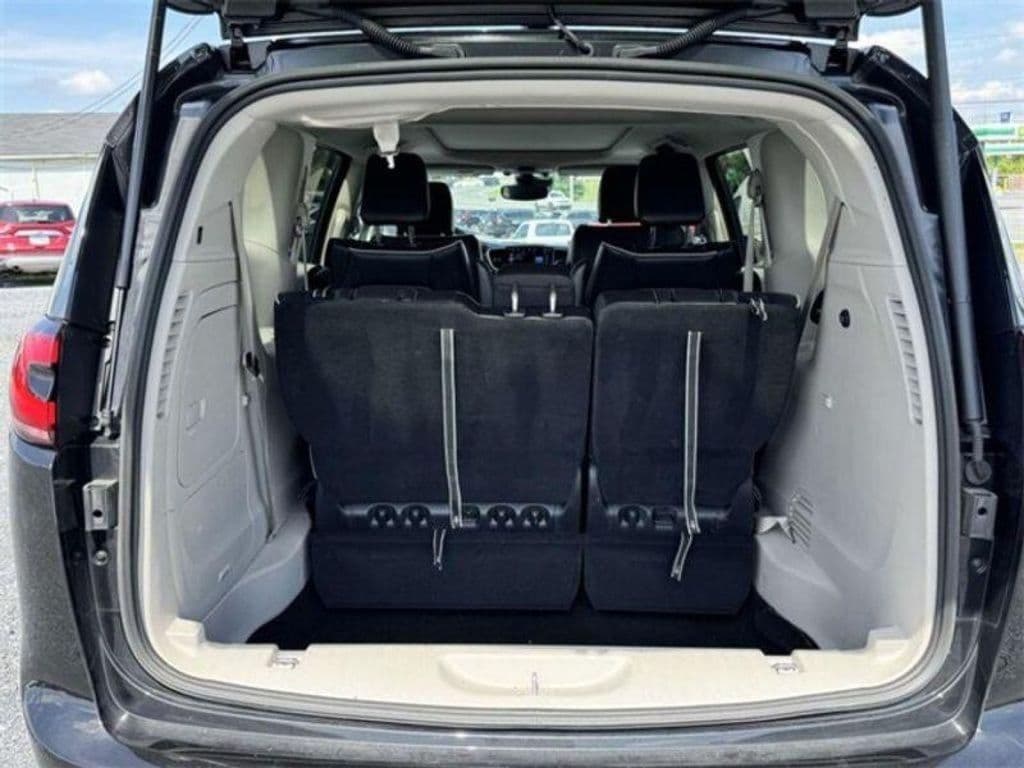 2023 Chrysler Pacifica view 40