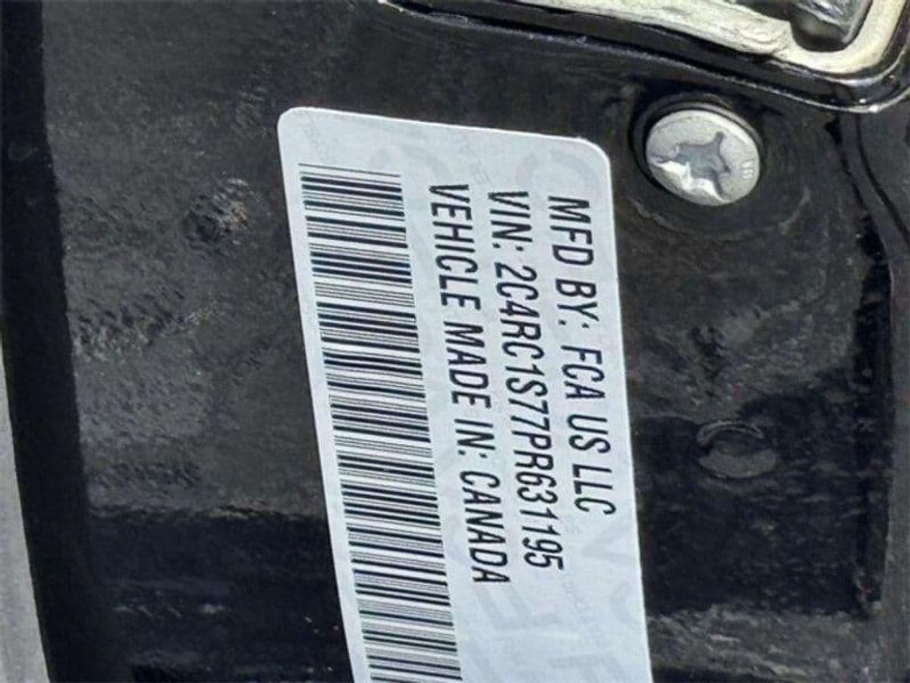 2023 Chrysler Pacifica view 26