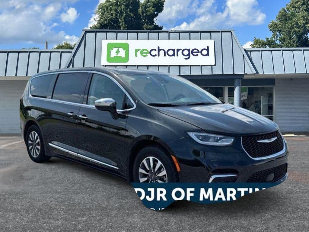 2023 Chrysler Pacifica view 4