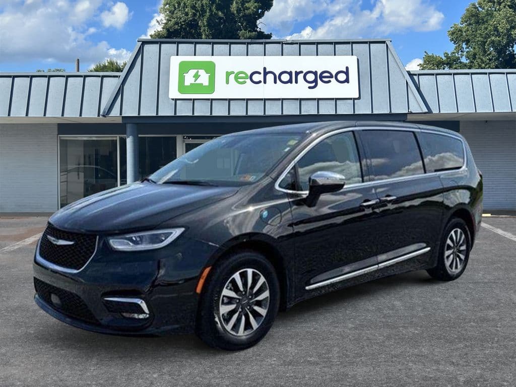 2023 Chrysler Pacifica view 6