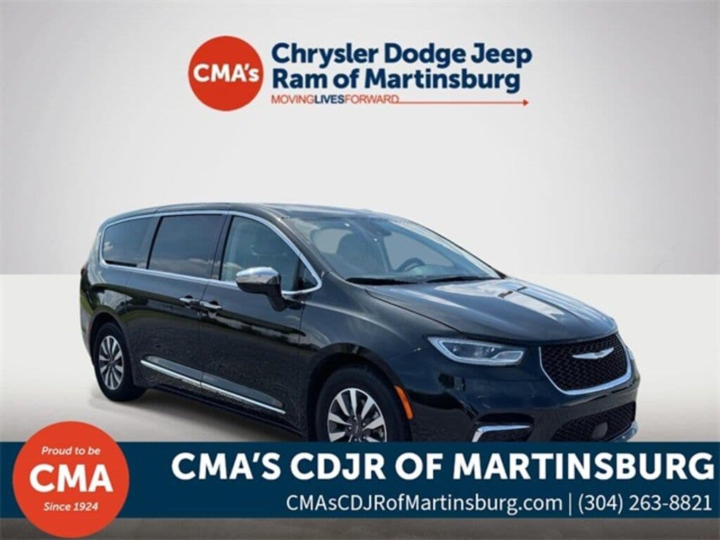 2023 Chrysler Pacifica view 2