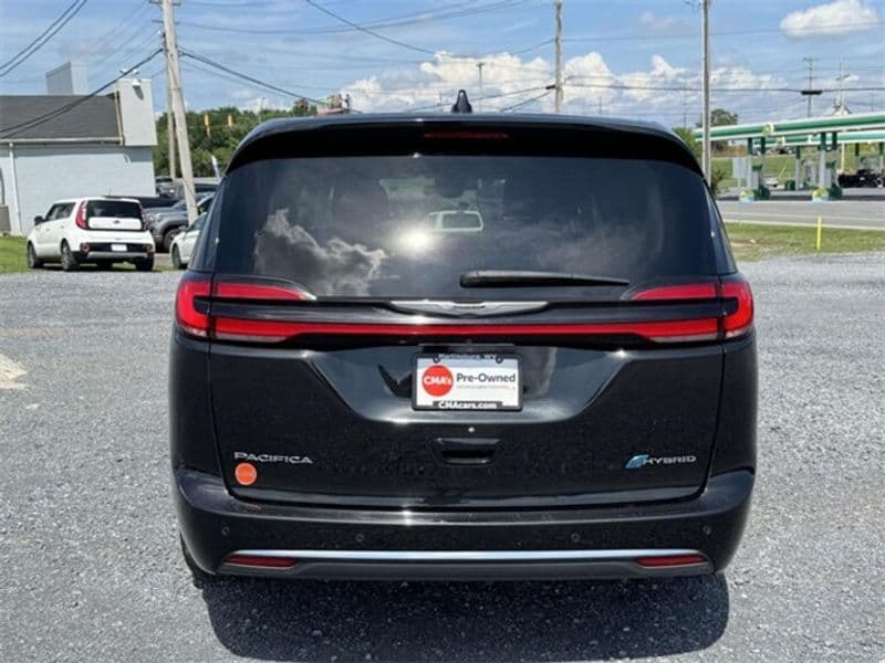 2023 Chrysler Pacifica view 4