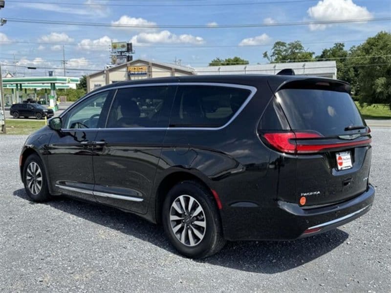 2023 Chrysler Pacifica view 7